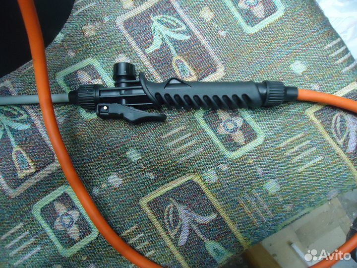 Садовый опрыскиватель Жук