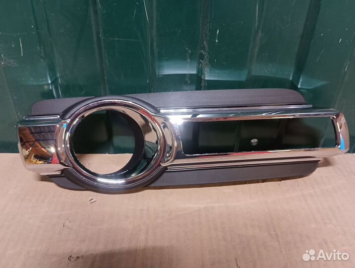 Окантовка птф правая Pajero 4 2014-нв