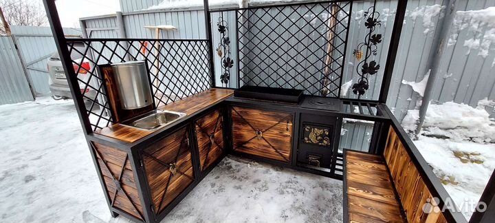 Мангал под крышей в стиле лофт