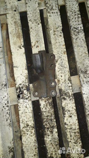 Кронштейн реактивной тяги Мерседес Актрос