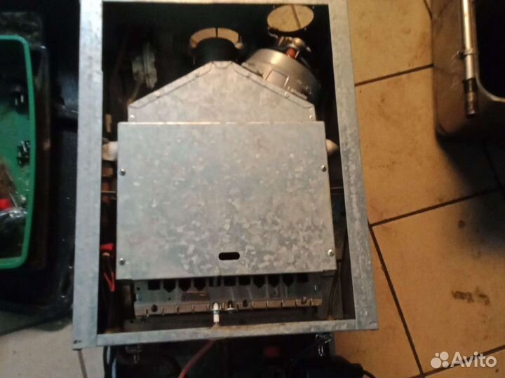Настенный газовый котел на запчасти