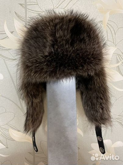 Мужская шапка енота