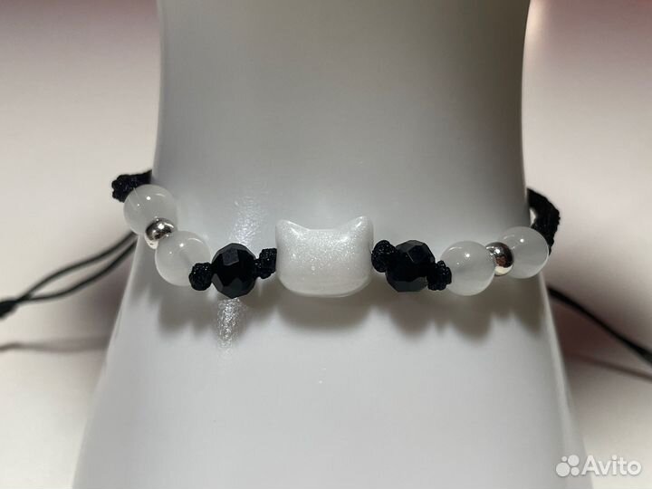 Парные браслеты с бусиной кошки