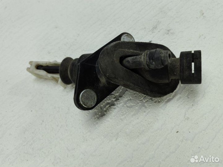 Главный цилиндр сцепления Opel Combo C 2011