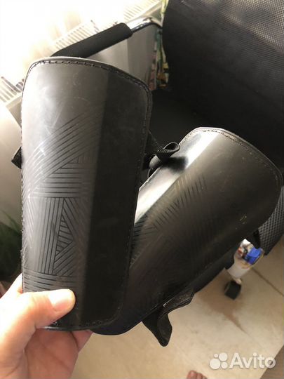 Щитки футбольные