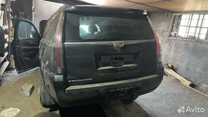 Cadillac Escalade AT, 2016, битый, 140 284 км