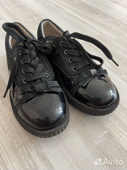 Полуботинки для девочки лаковые