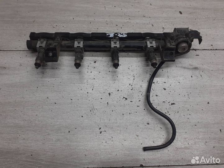 Рейка (форсунка) топливная Ford Focus 3