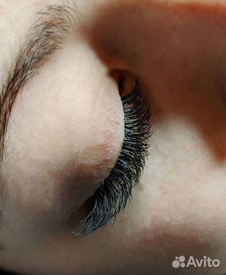 Наращивание ресниц, оформление бровей