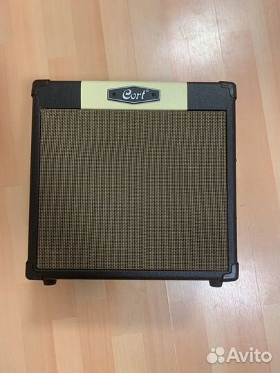 Гитарный комбоусилитель cort