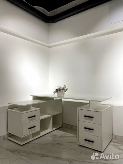 Стол компьютерный