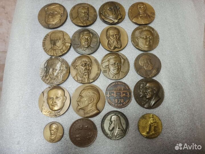 Настольная медаль