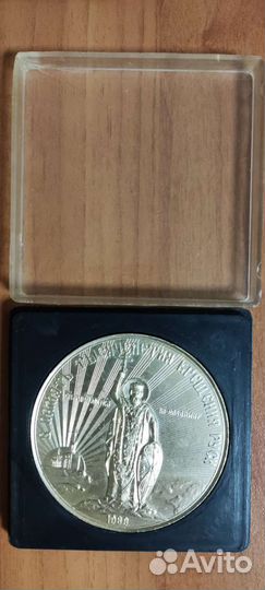 Настольная медаль 