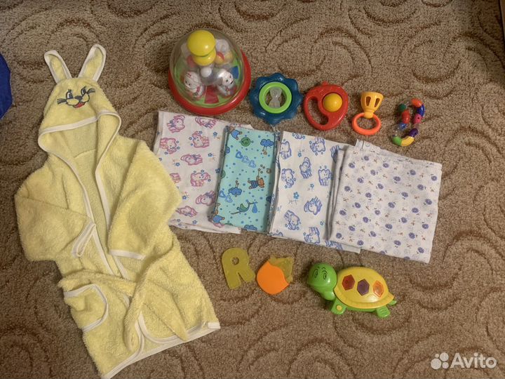 Погремушки,пеленки,халат,грызунки