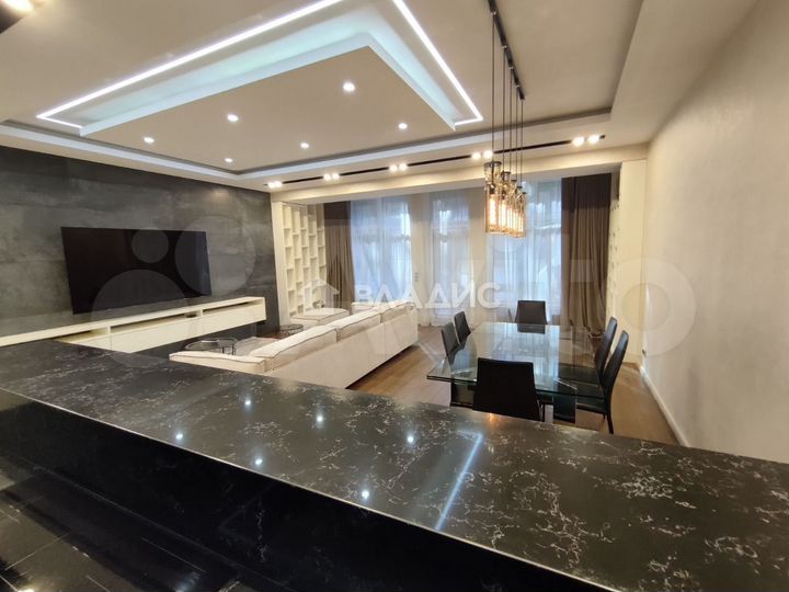 Таунхаус 326,5 м² на участке 1 сот.