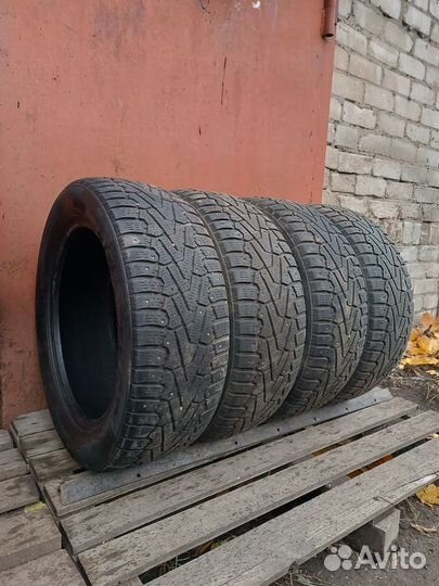 Pirelli Ice Zero 215/55 R17