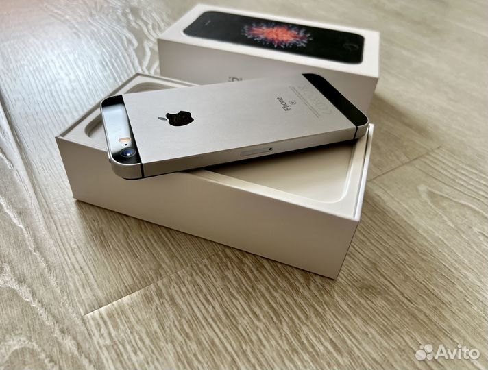 iPhone SE 32gb Space Gray