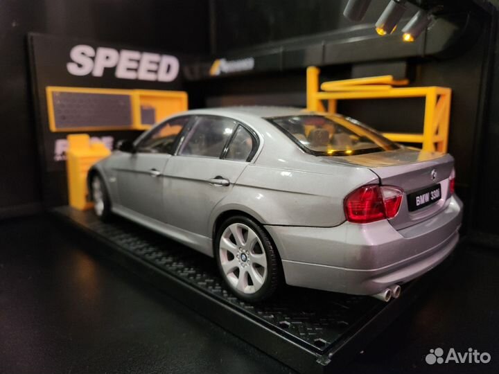 Модель автомобиля BMW 330i 1/18 welly