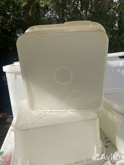 Контейнер пластиковый с крышкой