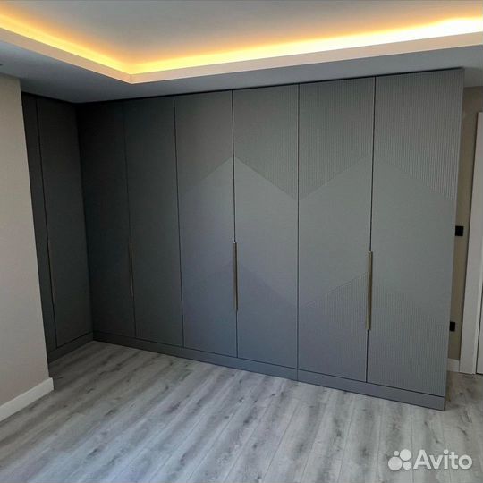 Шкаф распашной