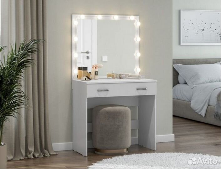 Столик туалетный с подсветкой