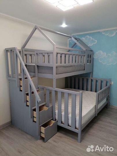 Двухъярусная детская кровать