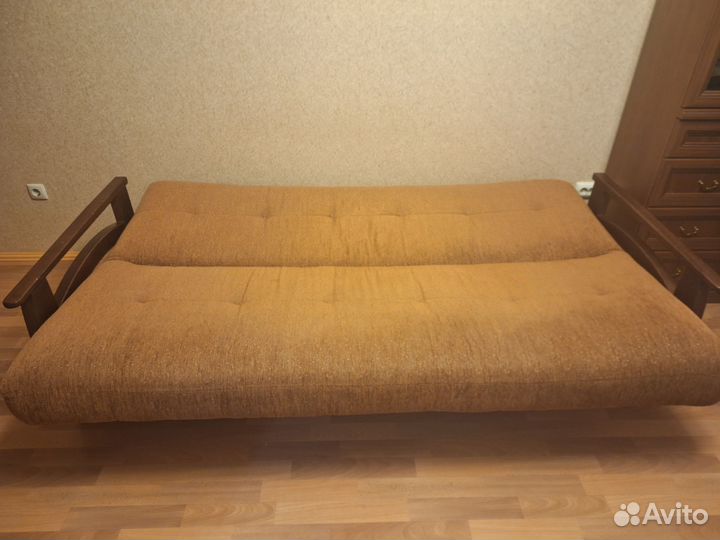 Диван из массива дерева раскладной