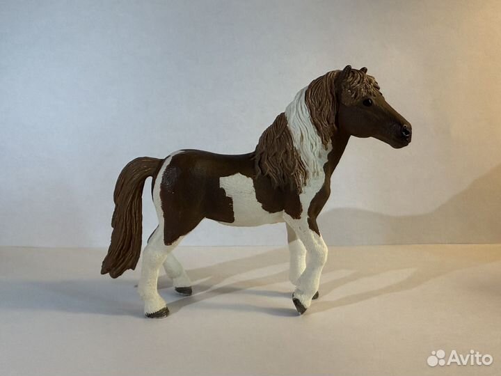 Schleich Фигурка Исландский жеребец Пинто