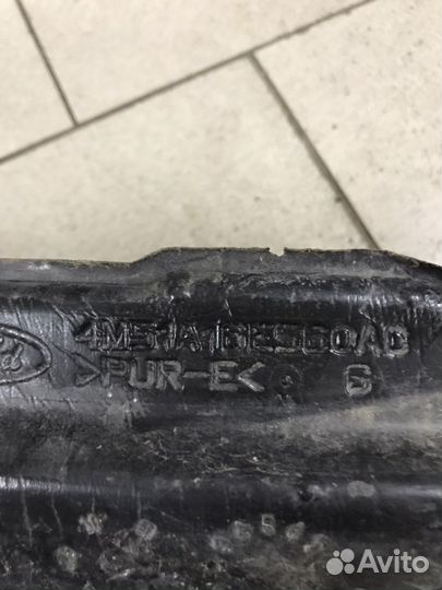 Пыльник крыла правый Ford Focus 2