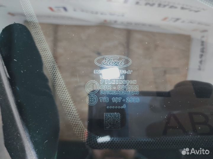 Стекло кузовное глухое левое Ford Focus 3 1786443
