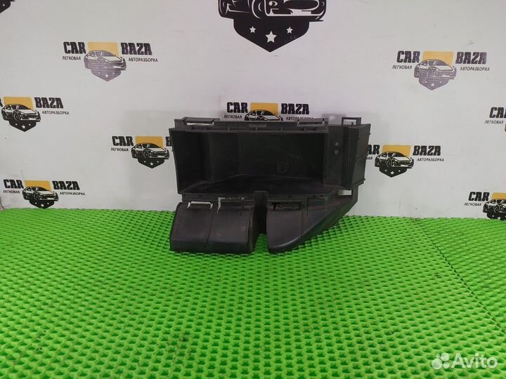 Кронштейн заднего бампера правый R Volvo XC90