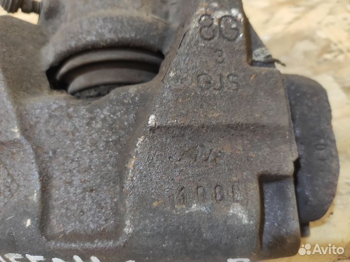 Суппорт передний правый Renault Fluence, Megane 3