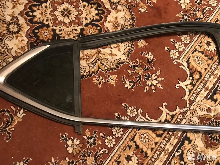 Заднее правое стекло citroen c4