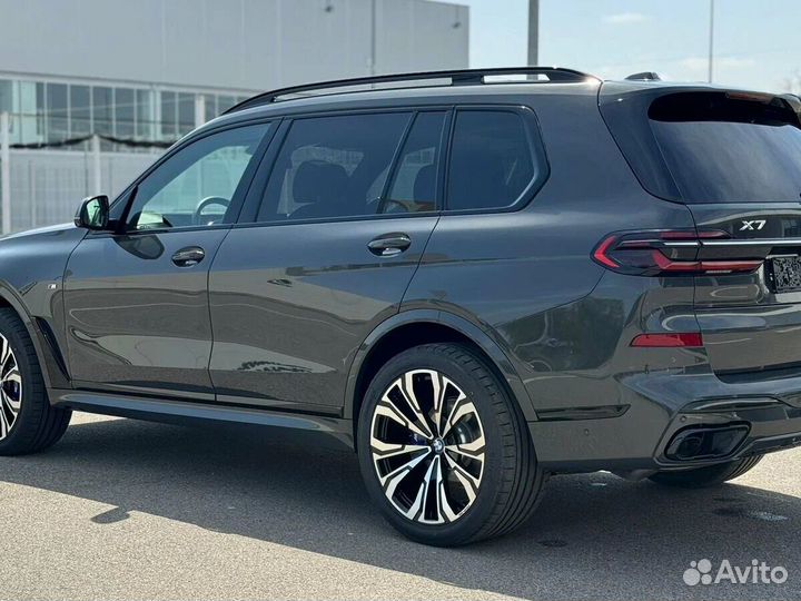 BMW X7 3.0 AT, 2023