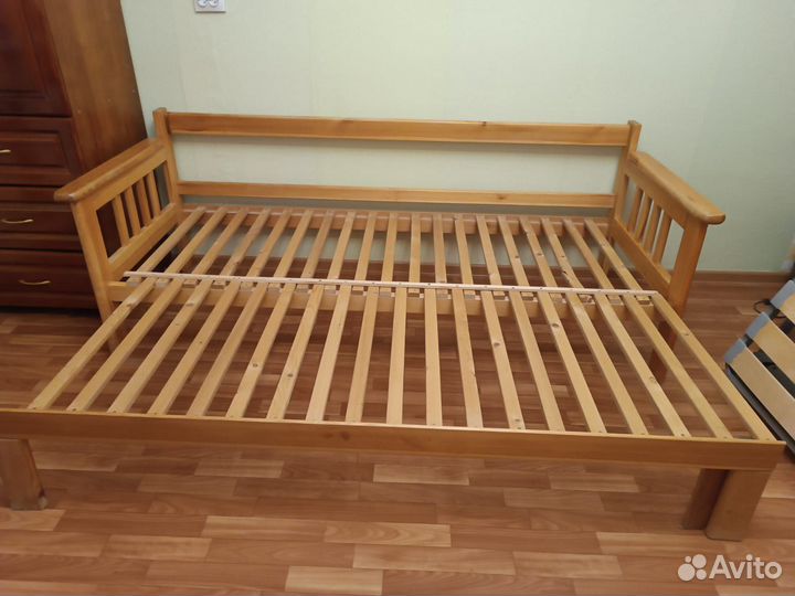 Кровать двухспальная с матрасом бу 140 200дерево