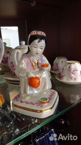 Статуэтка фарфор