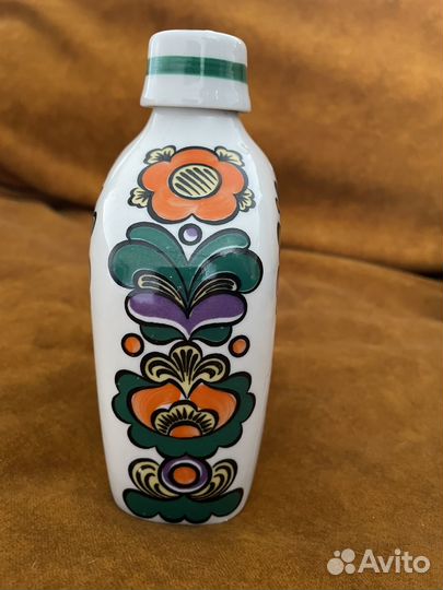 Коллекционная бутылочка с крышкой под алкоголь