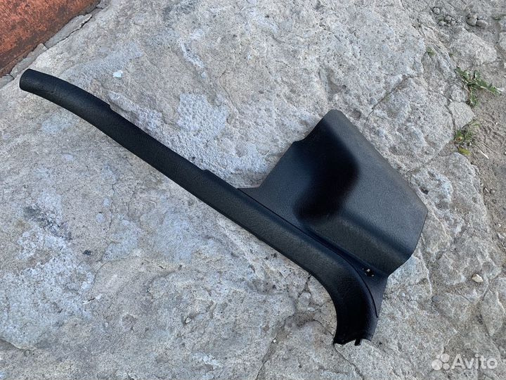 Обшивка левой стойки Ауди 100/А6 С4