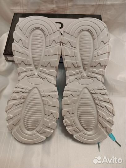 Кроссовки женские 38 размер