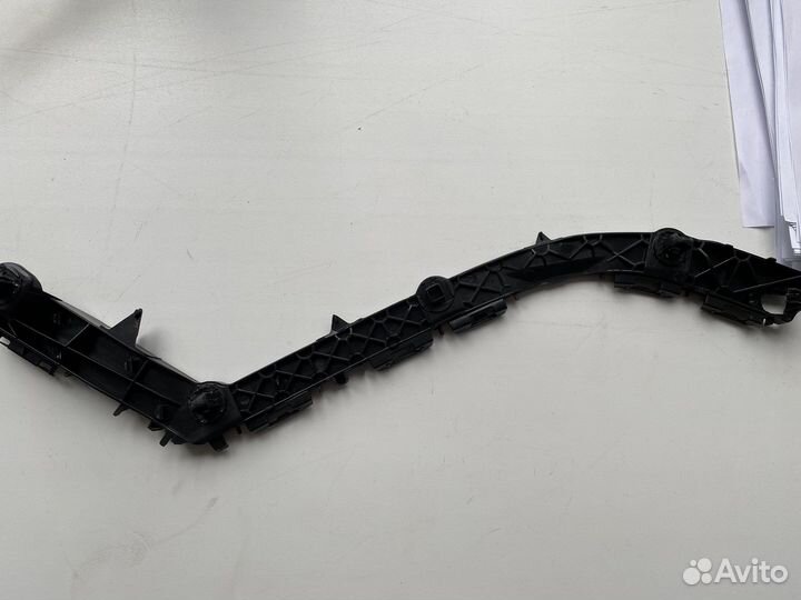 Кронштейн бампера правый Toyota Land Cruiser 150