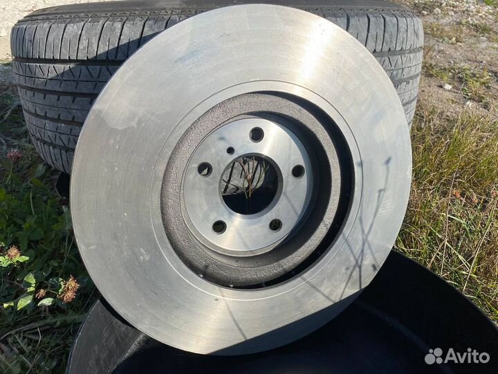 Диск тормозной передний новый - 2 шт Infiniti Q50