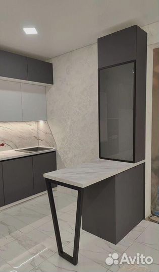 Кухня с барной стойкой