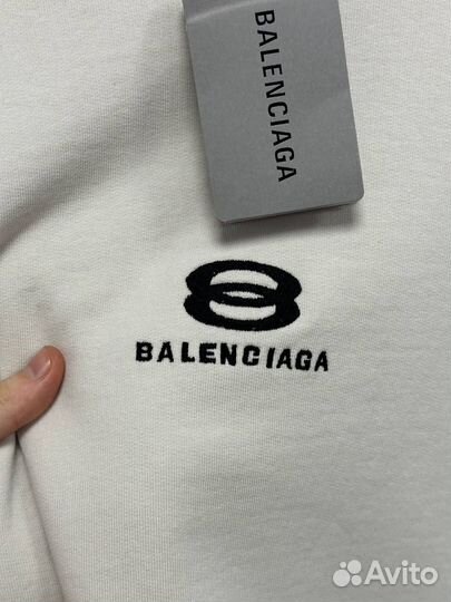 Худи Balenciaga с эффектом порванности