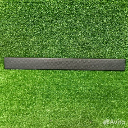 Накладка внутренняя на порог передняя левая