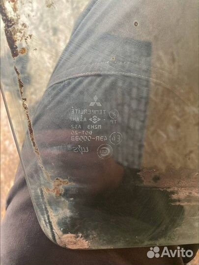 Стекло двери передней правой Mitsubishi Lancer