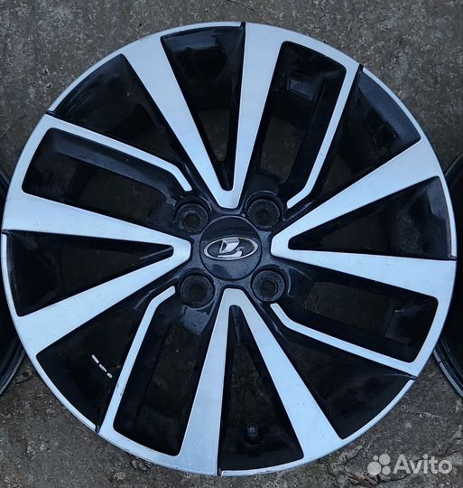 Продам комплект литых дисков р 15(4/98)