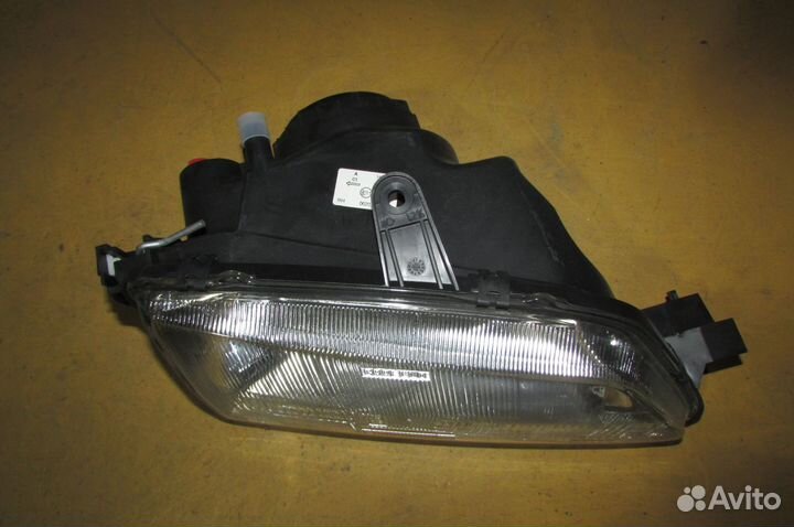 Фара Peugeot 306