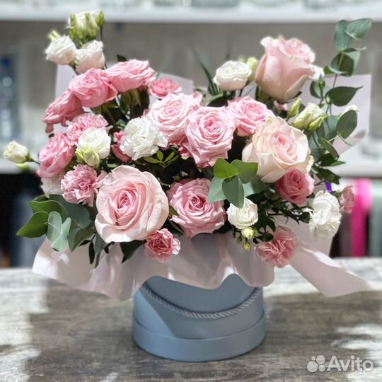 Цветочная композиция в шляпной коробке