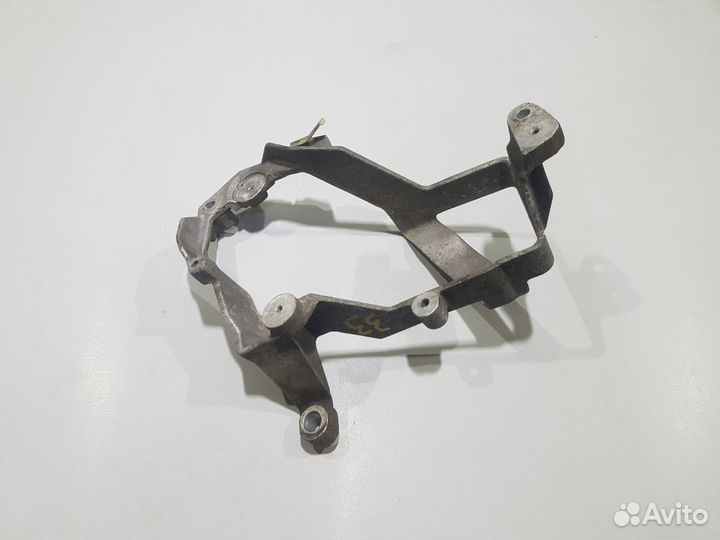 Кронштейн насоса подвески ауди а8 audi s8