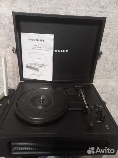 Виниловый проигрыватель crosley